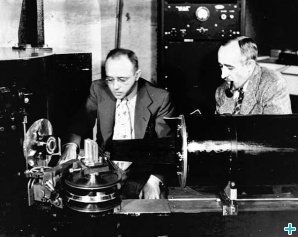 Wollan and Shull using a diffractometer at the Graphite Reactor in 1950. 